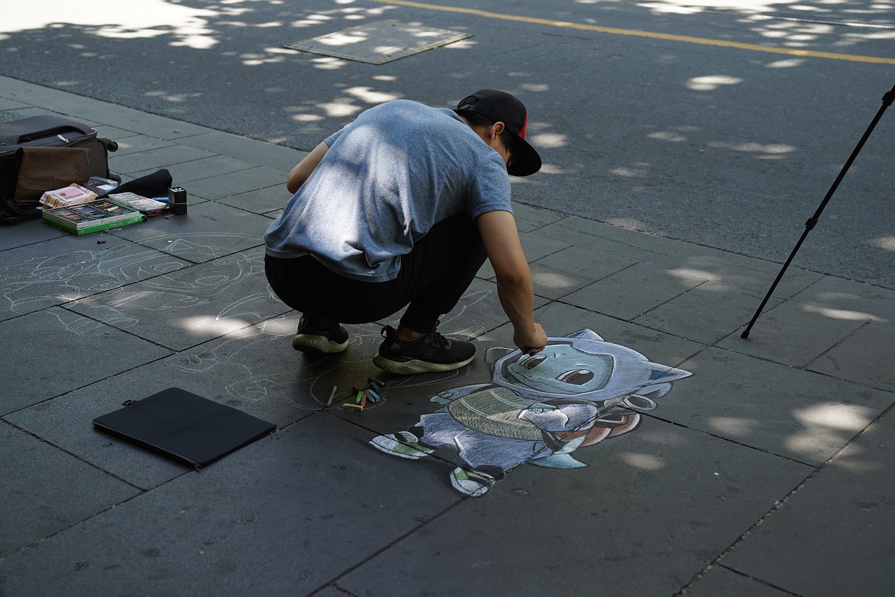 street artist cartoon characters audience free photo