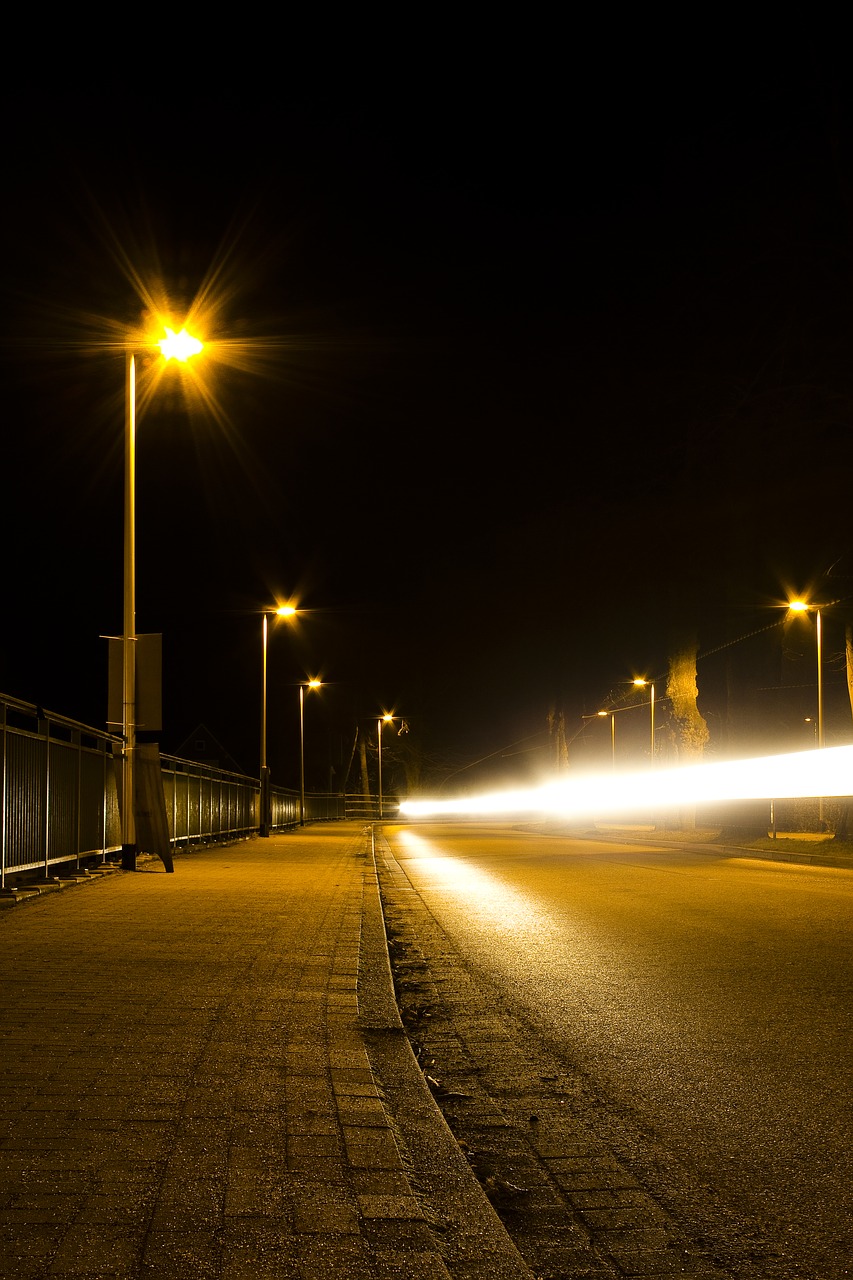 street at night road light in the night free photo