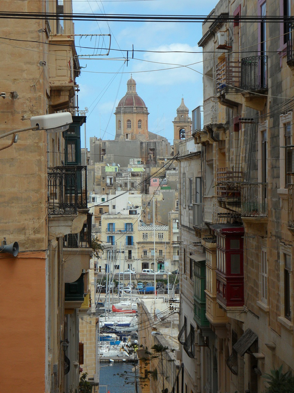 street canyon houses gorge view free photo