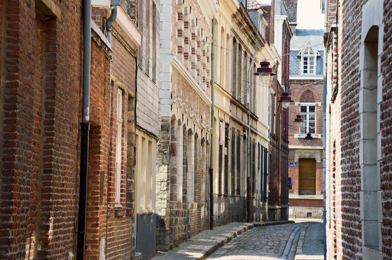 street coquerez  old lille  district of vieux-lille free photo