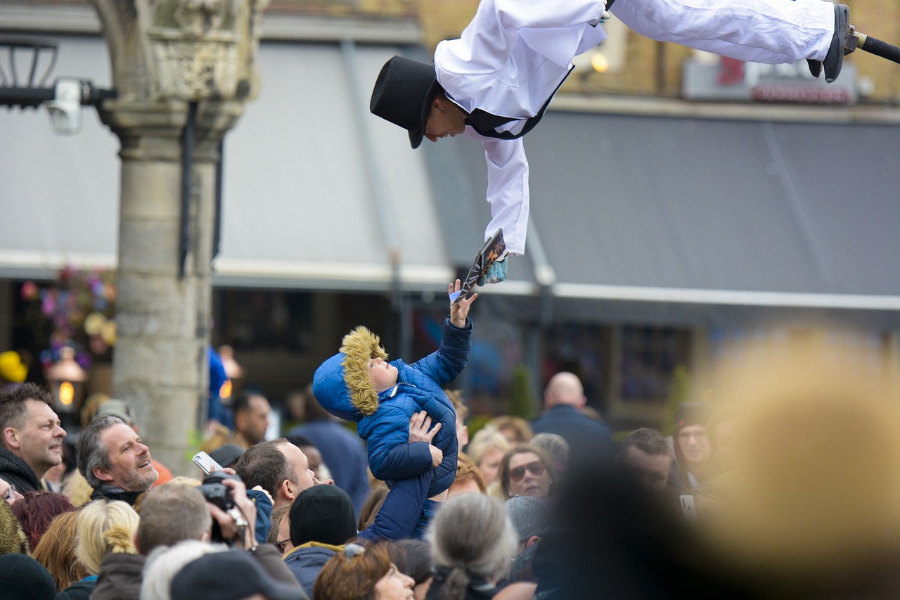 street entertainment  show  fun free photo