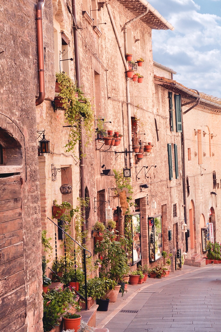 street in assisi  assisi  scenery free photo