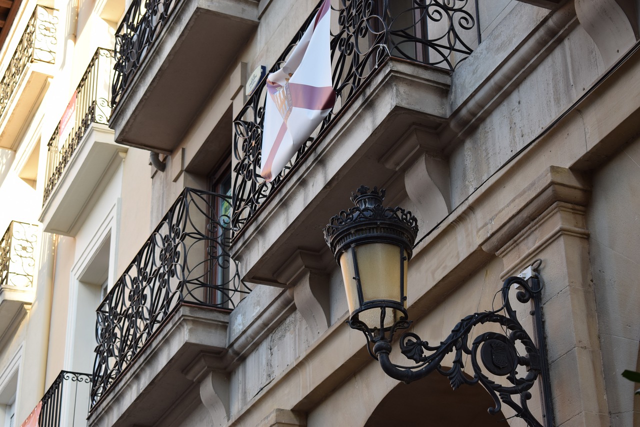 street lamp facade balcony free photo