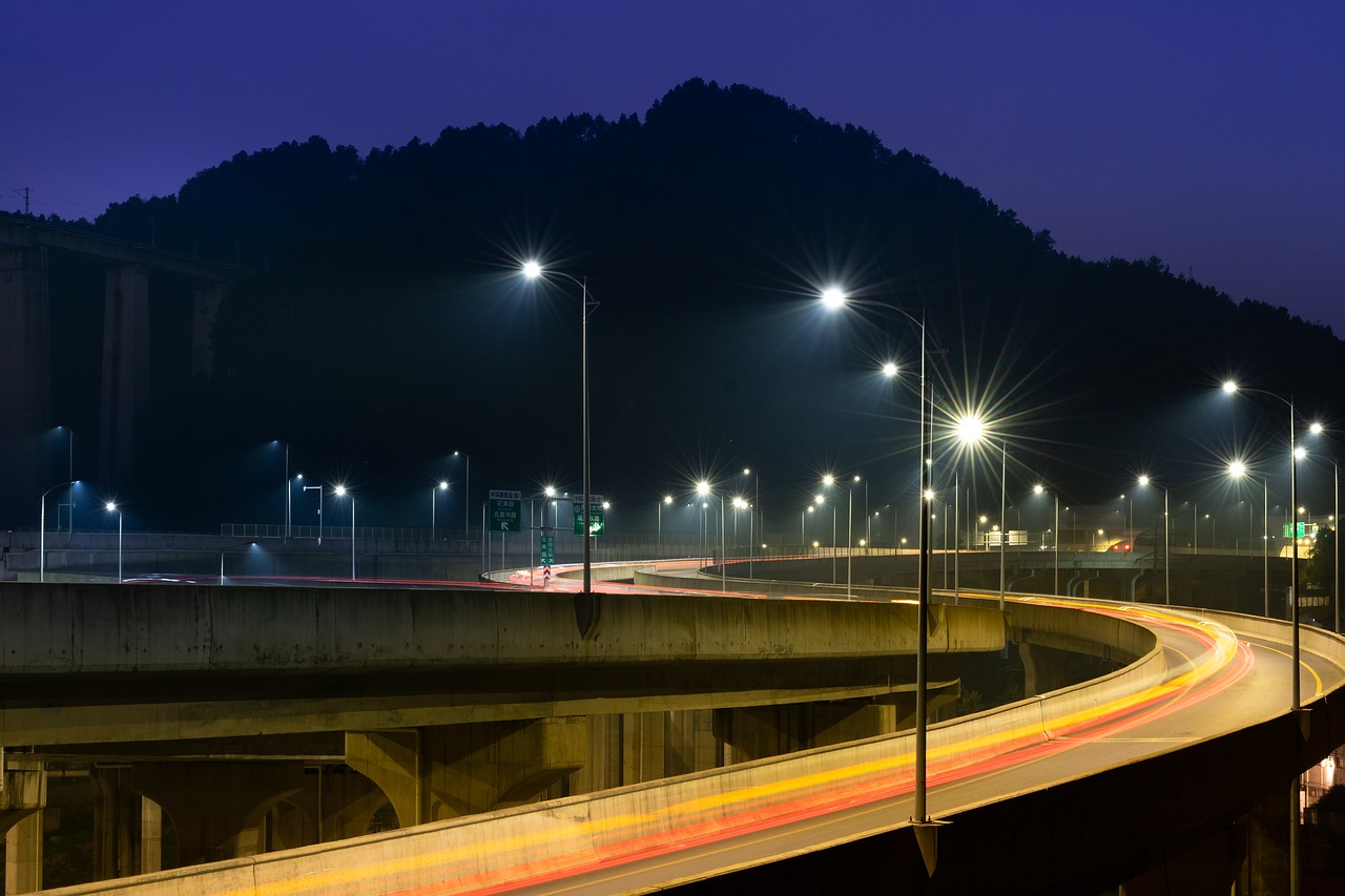 street lamp  tracks  mountain free photo