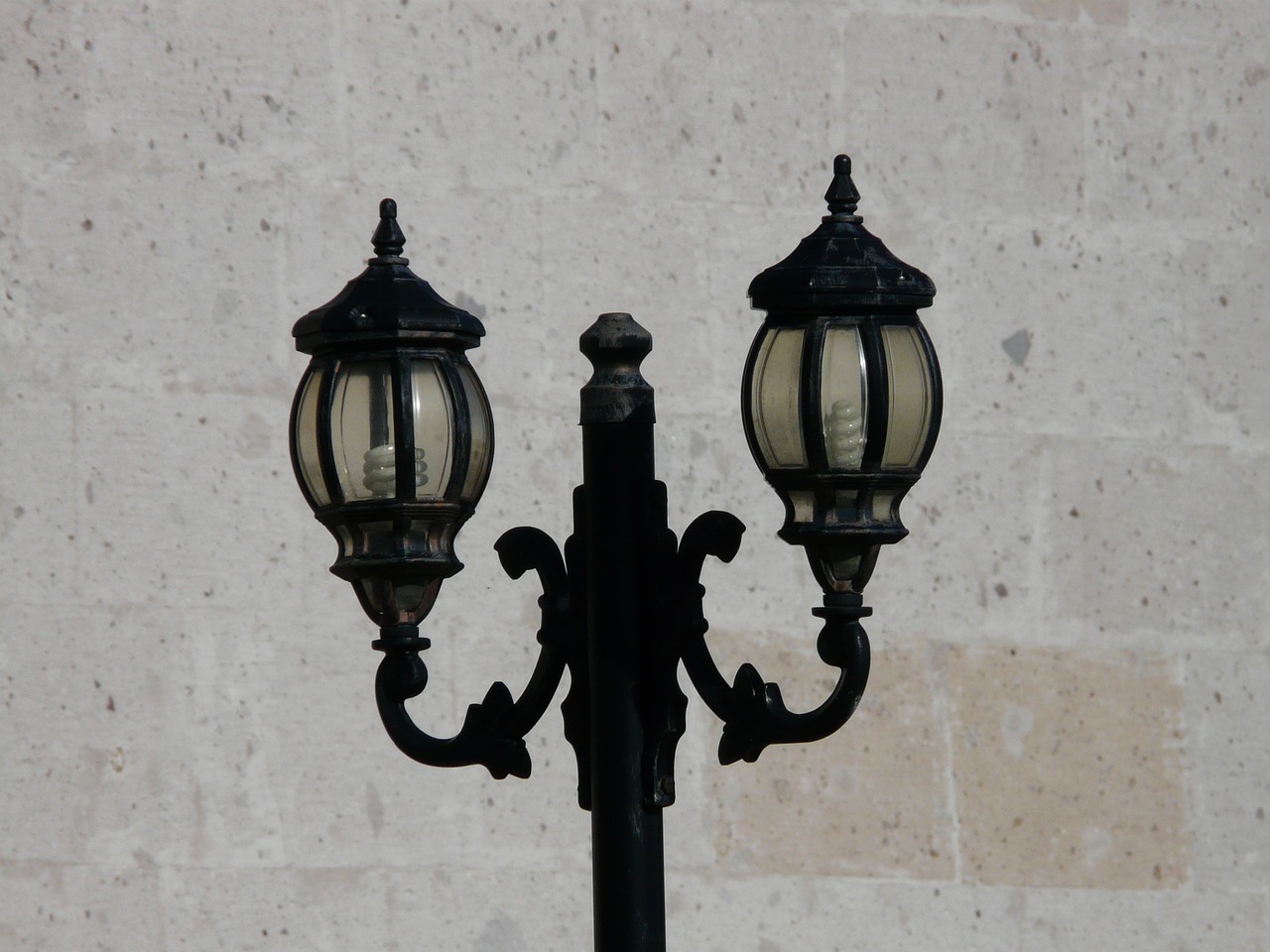 street lamp lanterns historic street lighting free photo