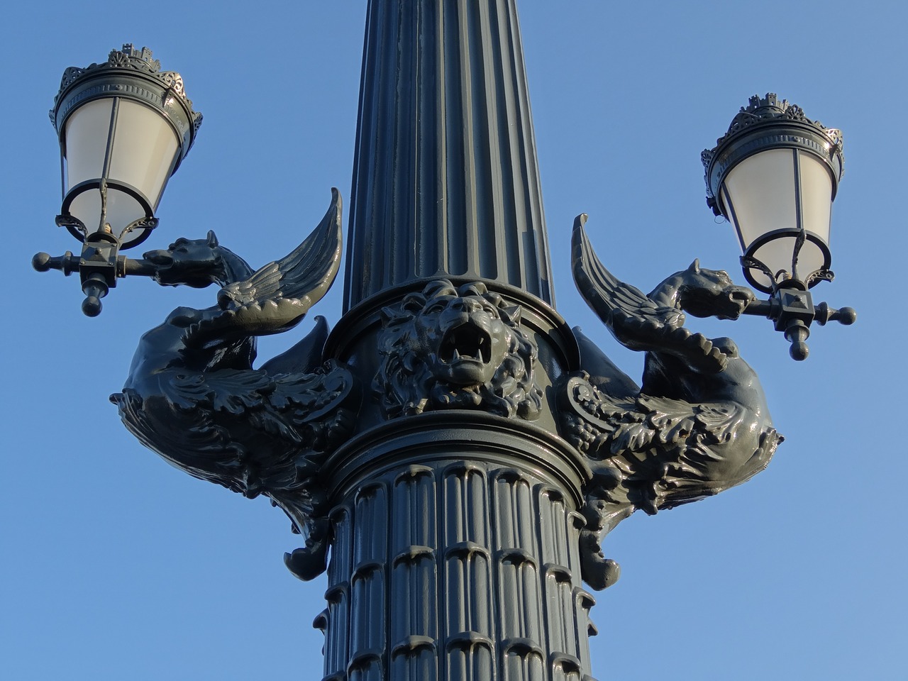 street light bronze sculpture free photo