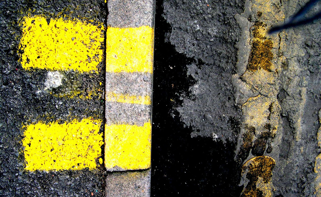 Street markings,manchester city,yellow,street curb,urban - free image from needpix.com