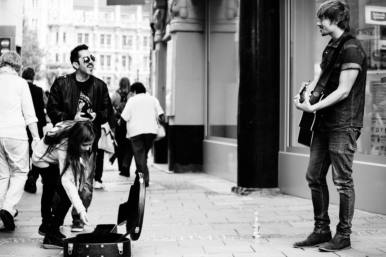 street musicians guitar entertainment free photo