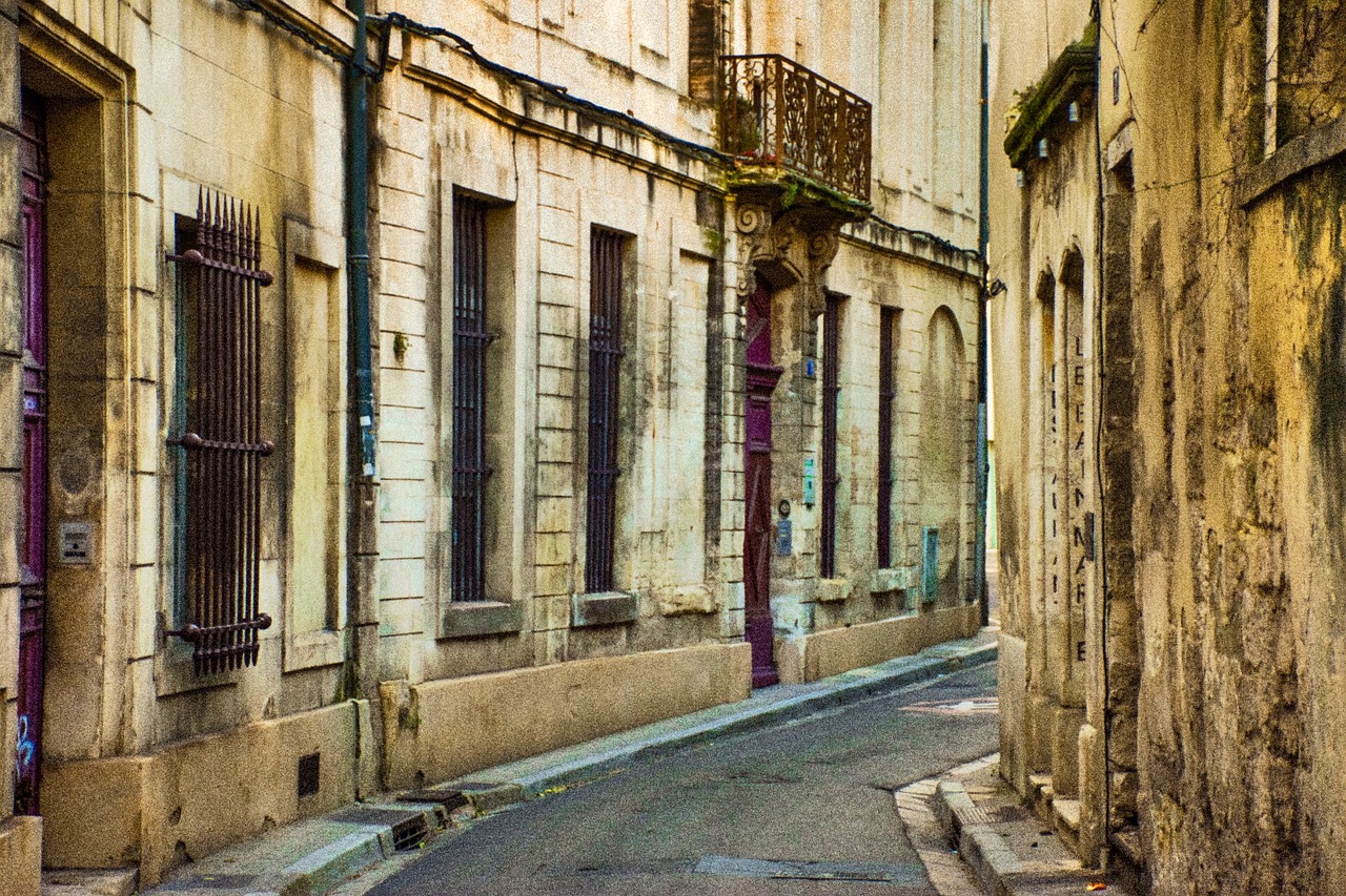 street scene  aix-en-provence  france free photo