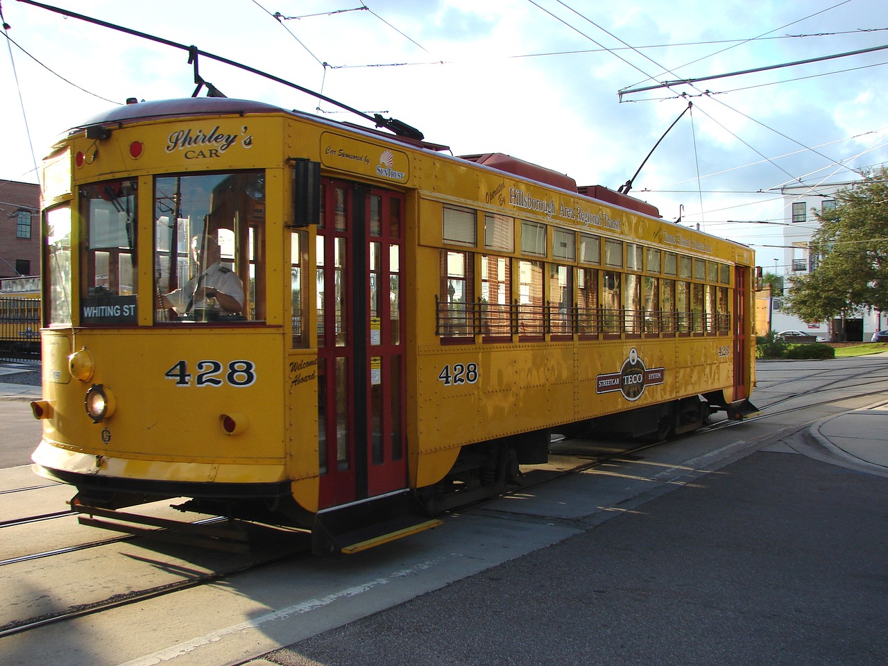 streetcar  tram  cable car free photo