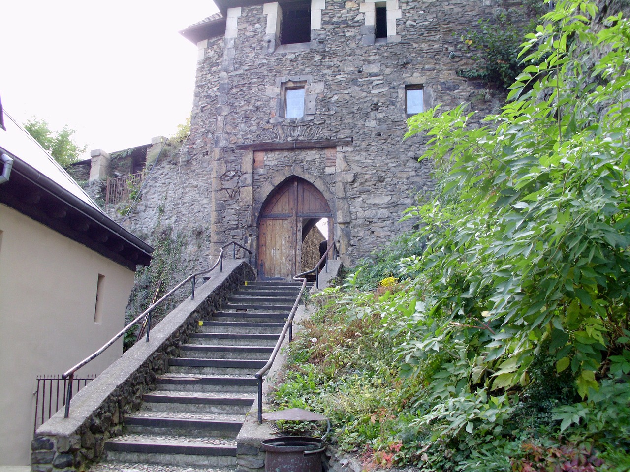 strekov castle gate castle door free photo