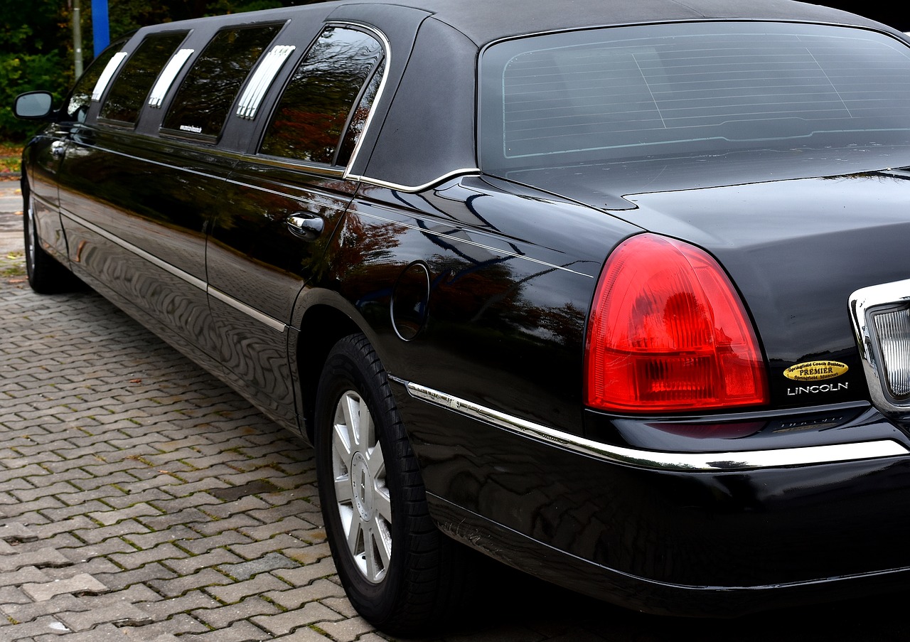 stretch limousine noble lincoln free photo