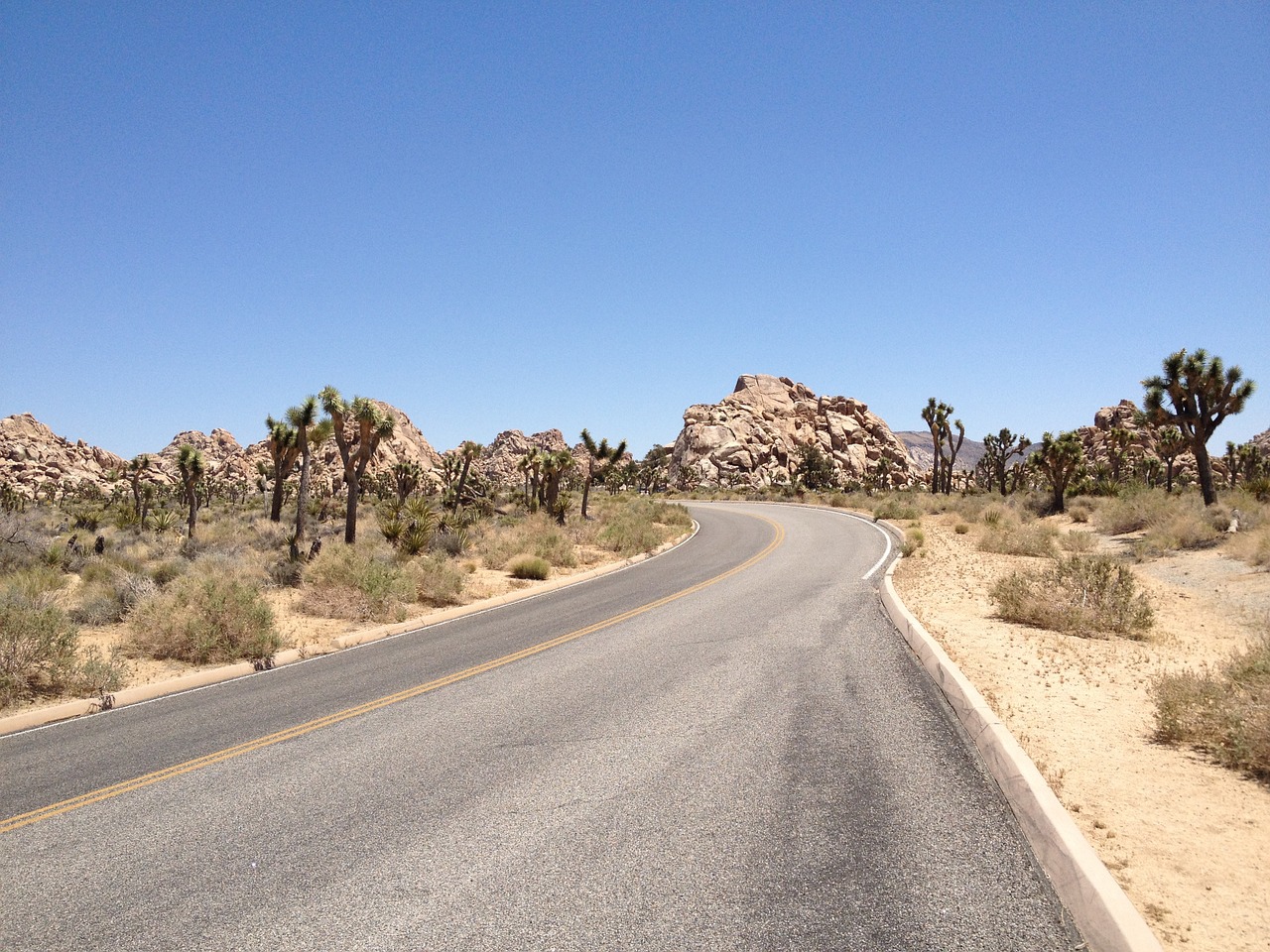 stretch of highway desert empty free photo
