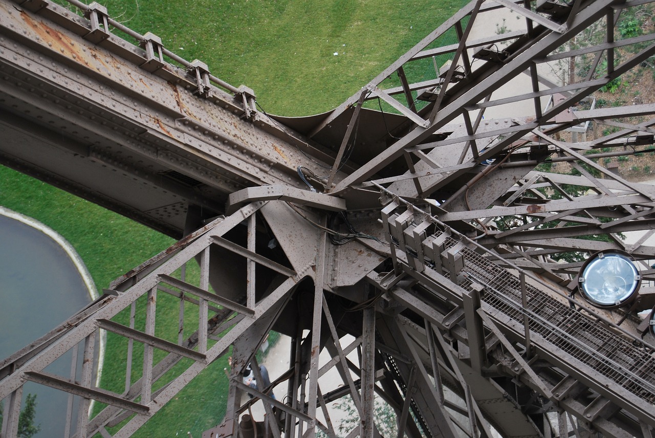 structure  eiffel tower  metal free photo