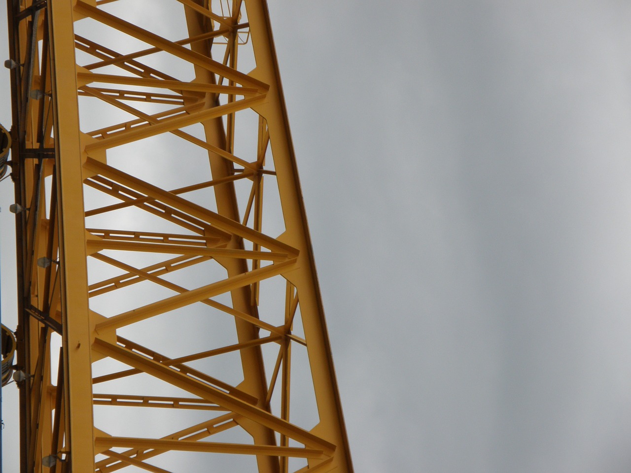 structure metal yellow free photo