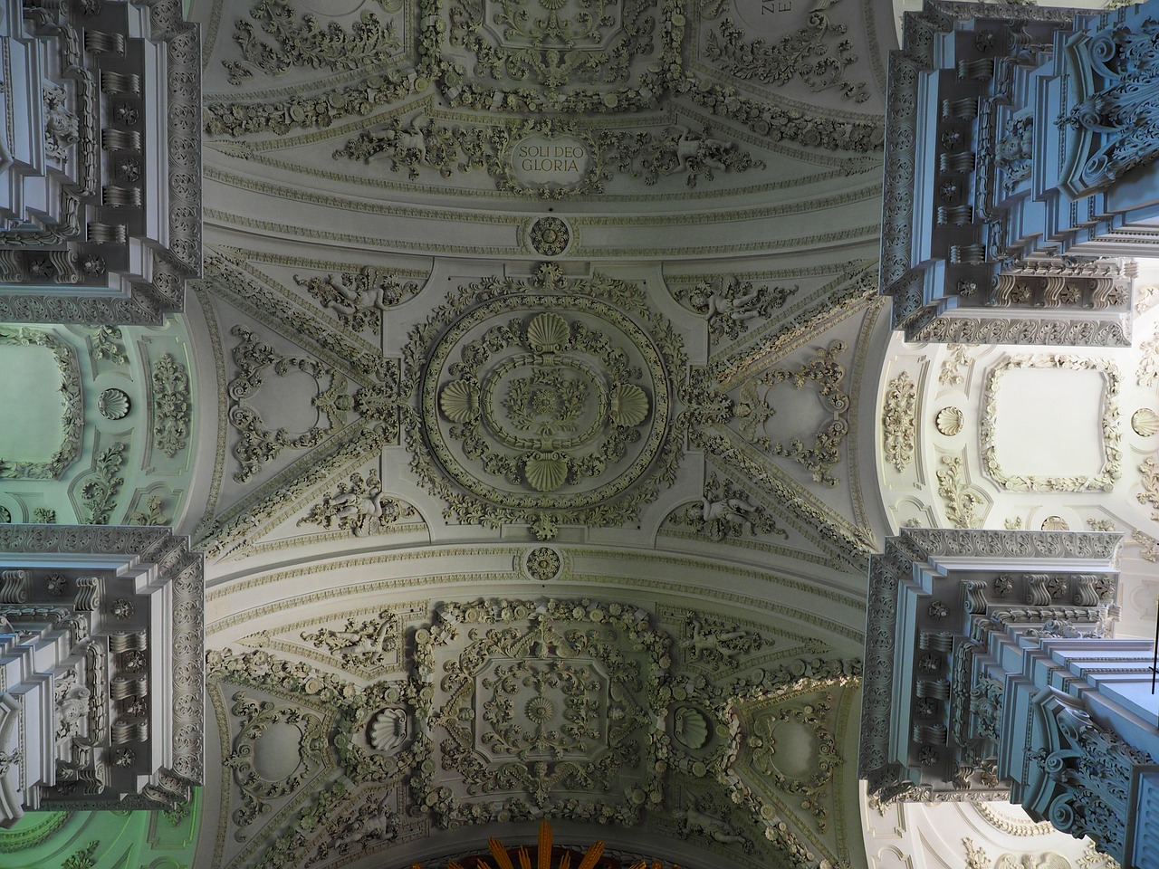 stucco ceiling blanket church free photo