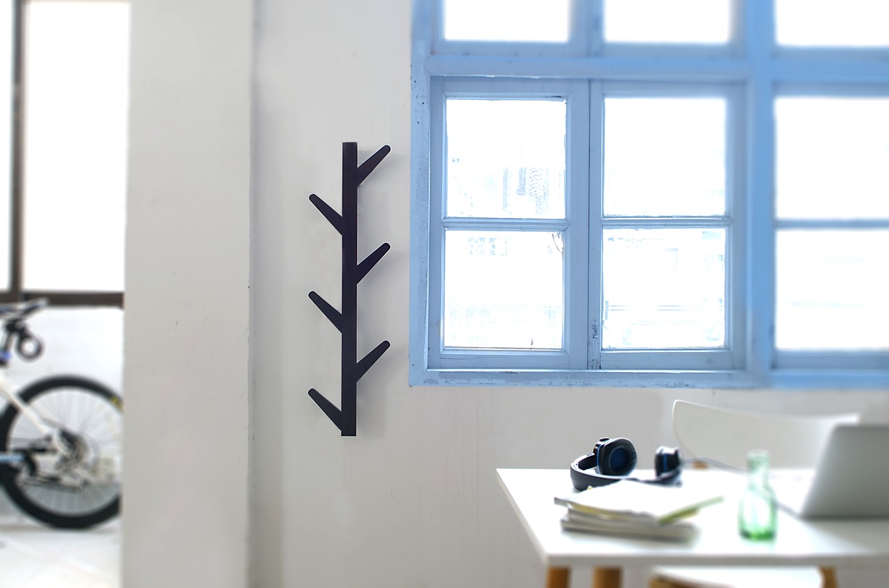 study wall-mounted hook room free photo