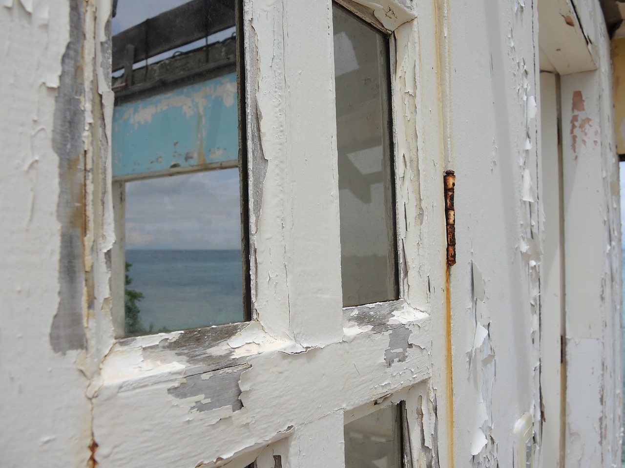 style window old house free photo