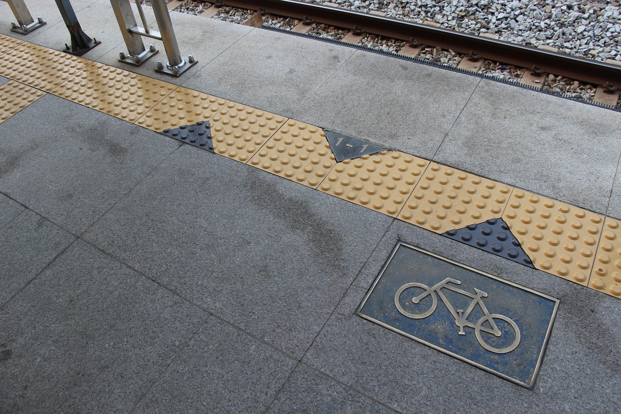 subway train station platform free photo