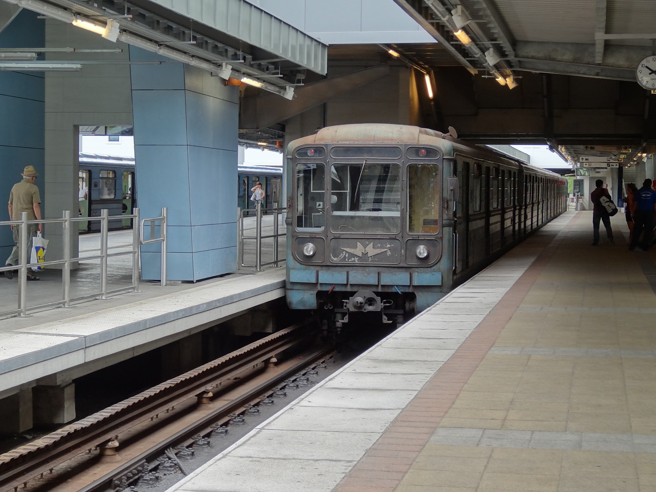 subway metro budapest free photo