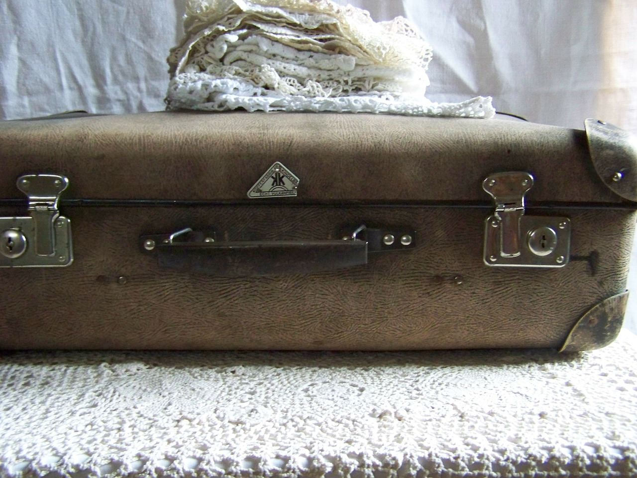 suitcase lace old free photo