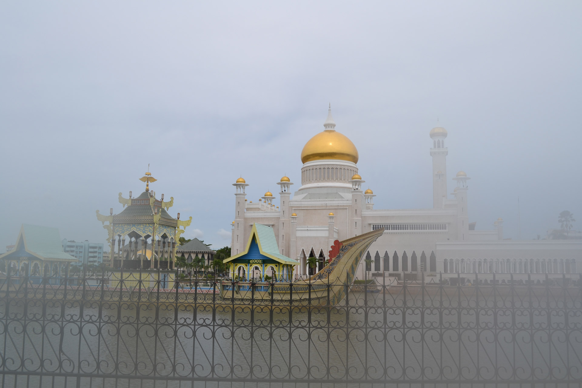 brunei sultan omar ali saifuddin mosque free pictures free photo