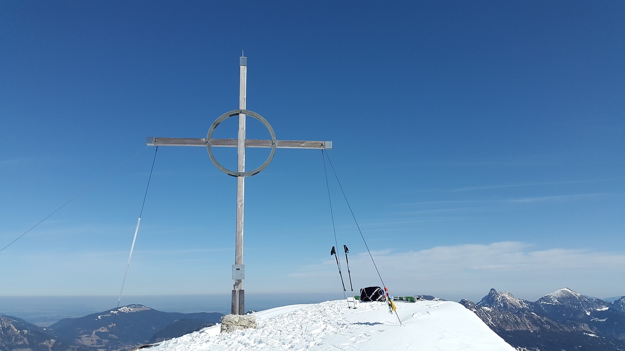 Lienz Австрия крест на горе