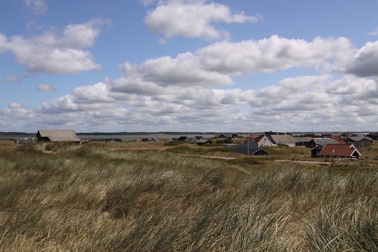 sums huts cottages free photo