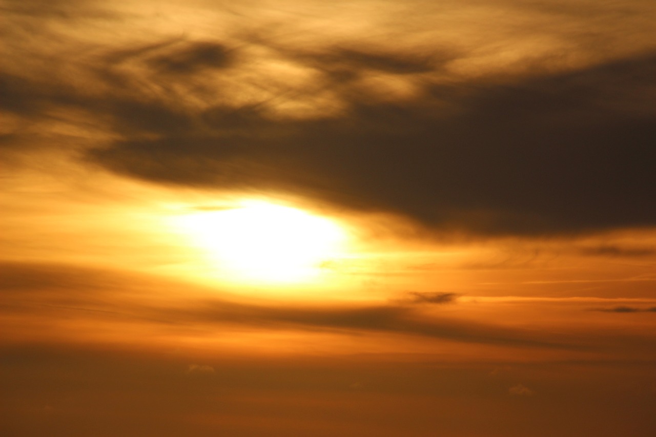 sun sunset blurred cloud free photo