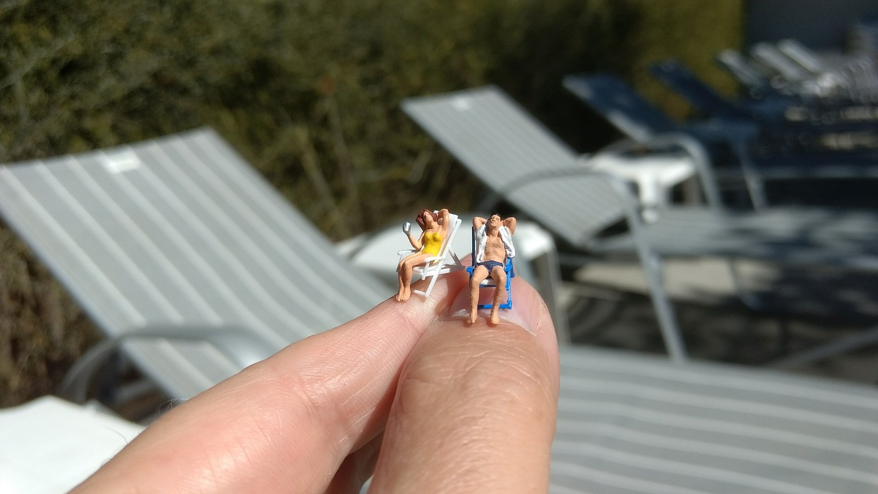 sun  deck chair  miniature figures free photo
