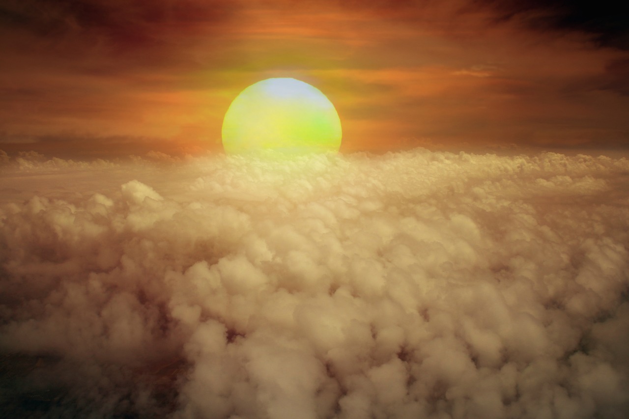 The sun is the cloud. Солнце над облаками. Круглые облака над сонце. Маленькое облачко и солнце фото. Sun cloud ng.