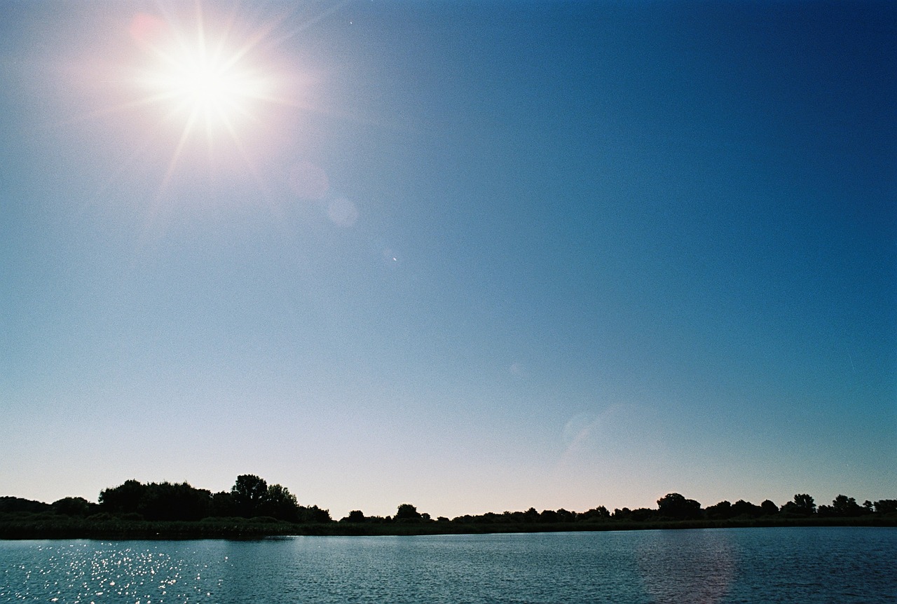 sun lake horizon free photo