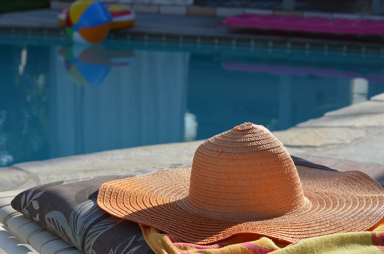 sun hat resort swimming pool free photo