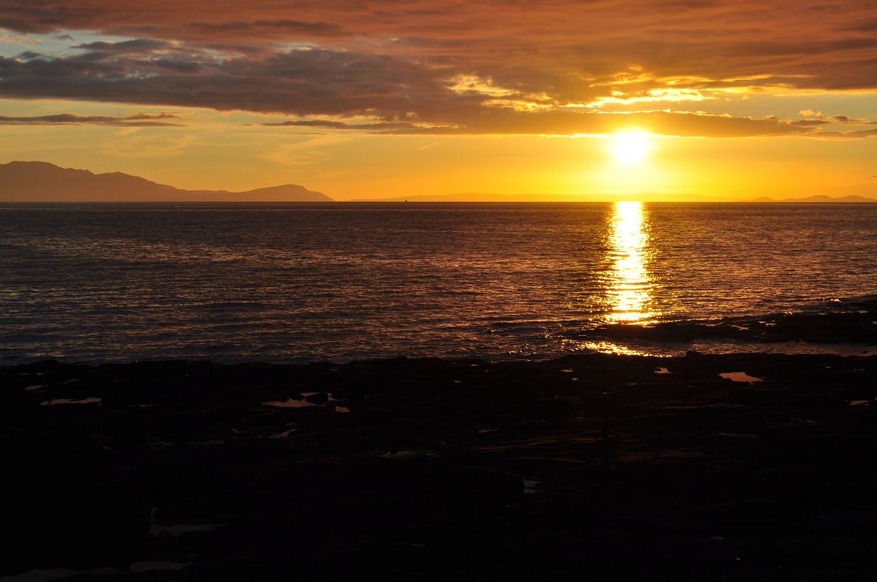 sunburst  rays  reflection free photo