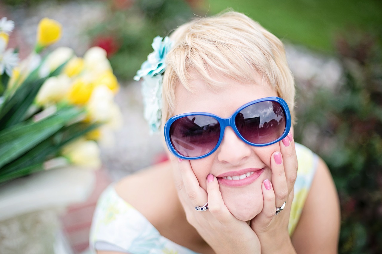 sunglasses summer pretty young woman free photo