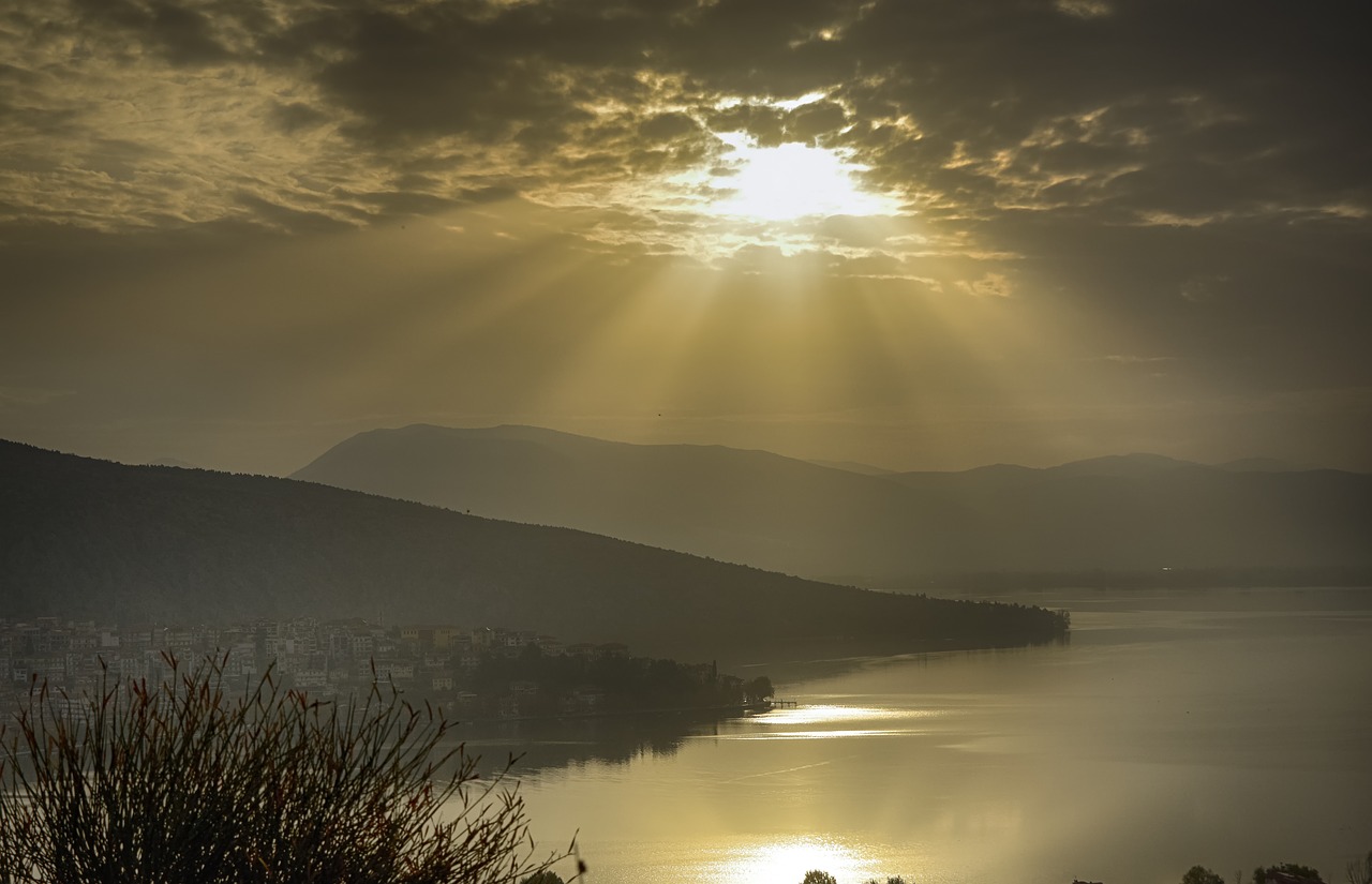 sunrays  lake  water free photo