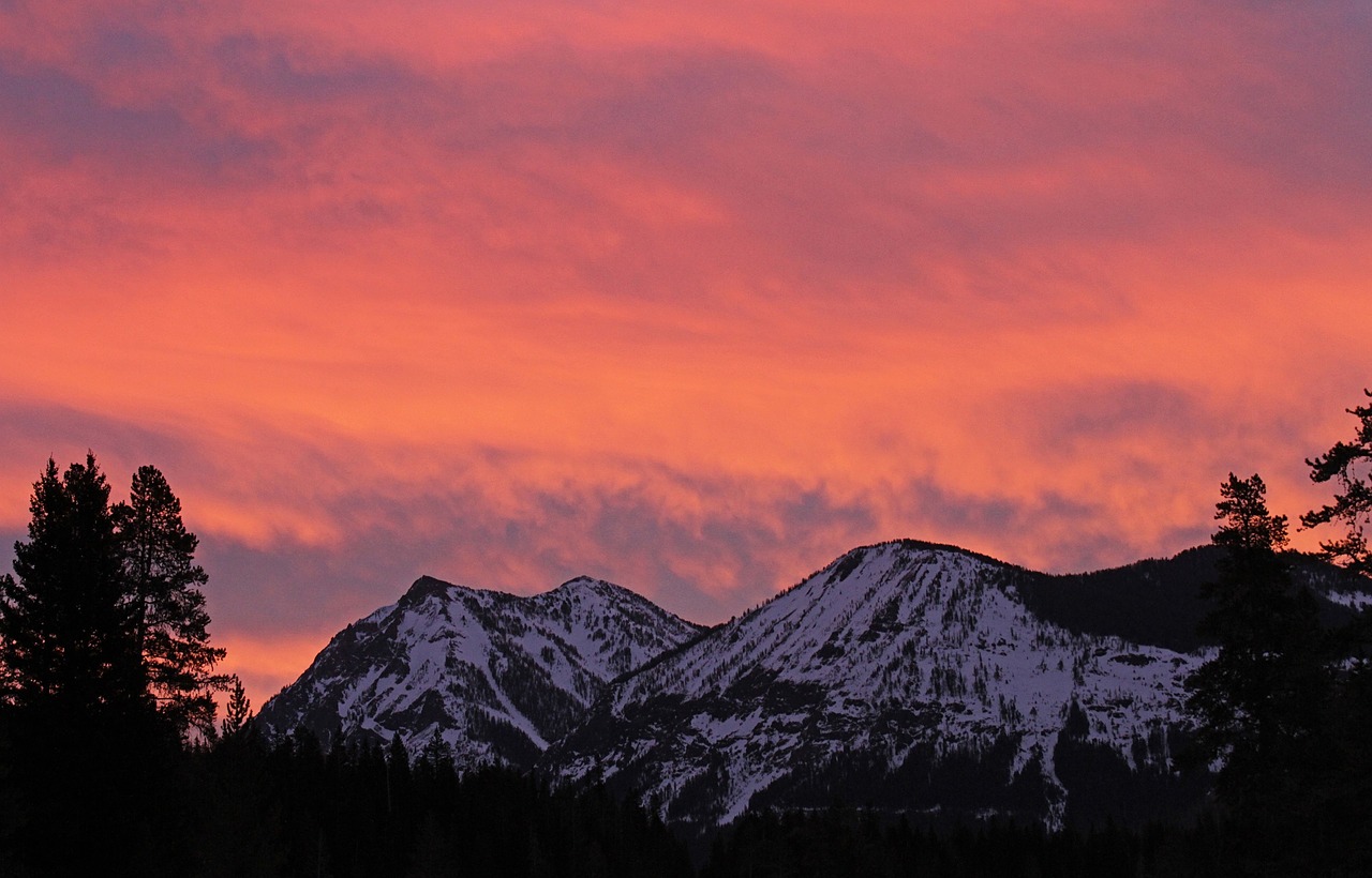 sunrise soda butte valley peaks free photo