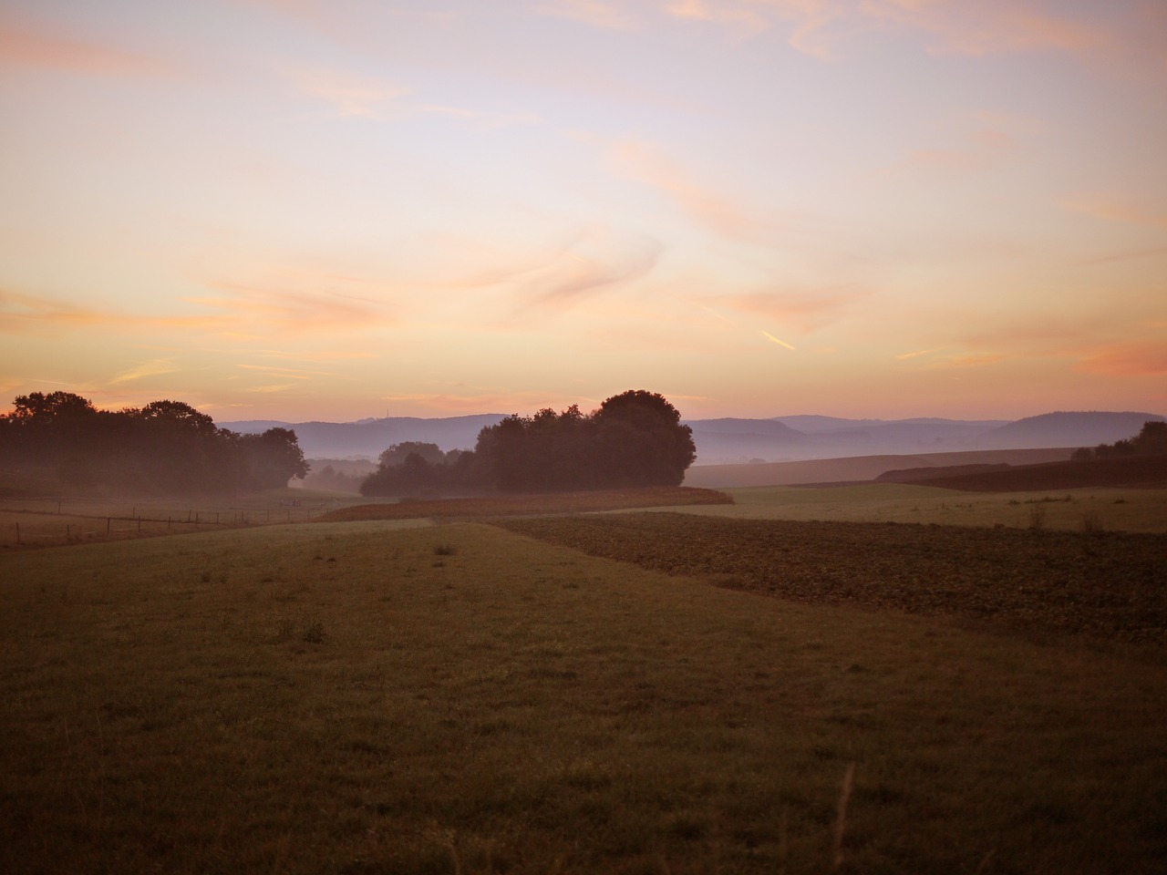 sunrise atmospheric haze free photo