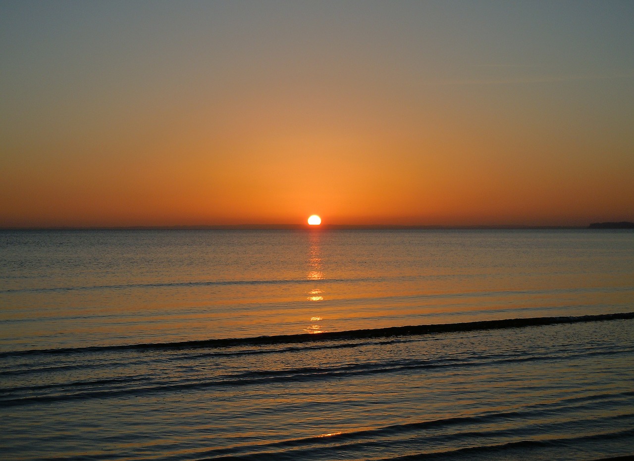 sunrise sea mirroring free photo