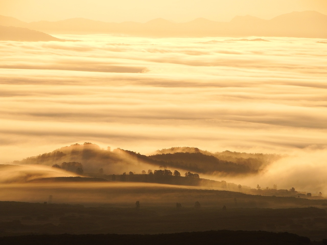 sunrise dawn mist morning hill free photo