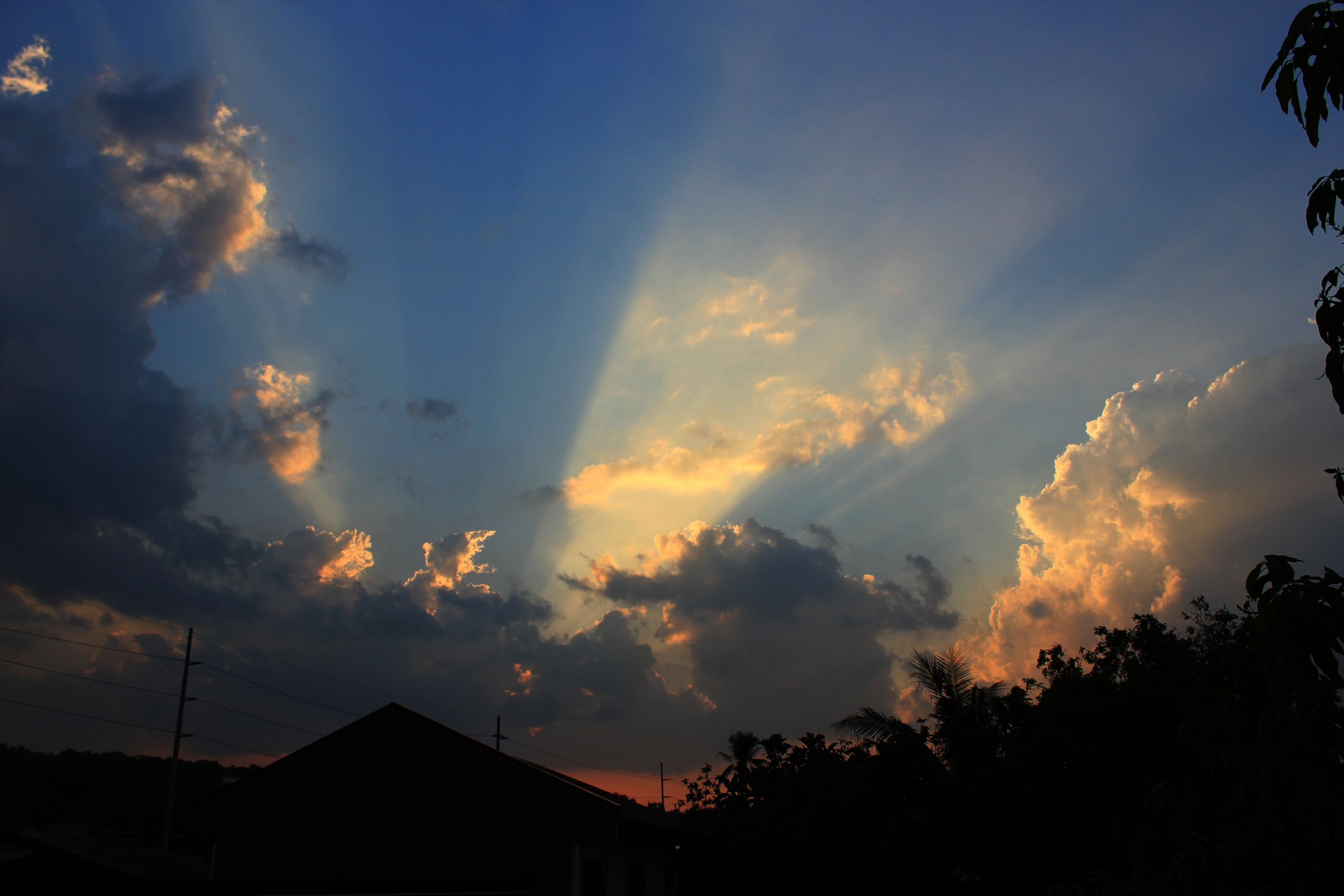 sunset sun rays clouds free photo