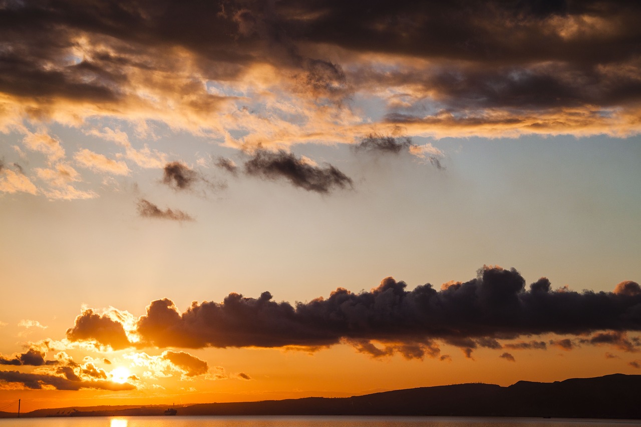 solar sunset views of the sea free photo