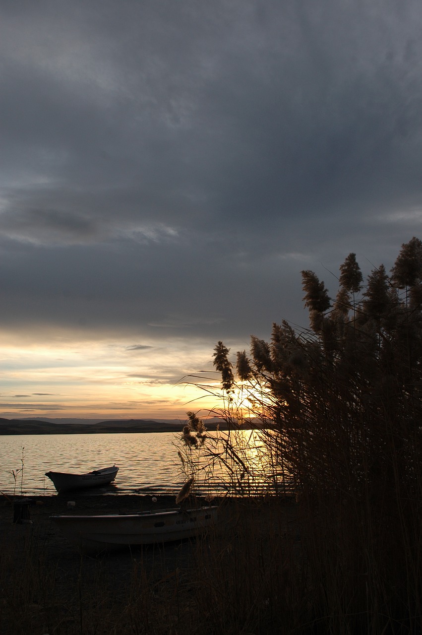 sunset hirfanlı dam lake in the evening free photo