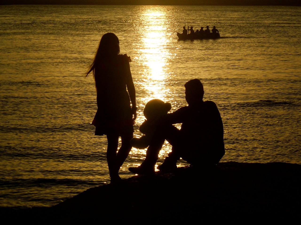 sunset couples romance free photo