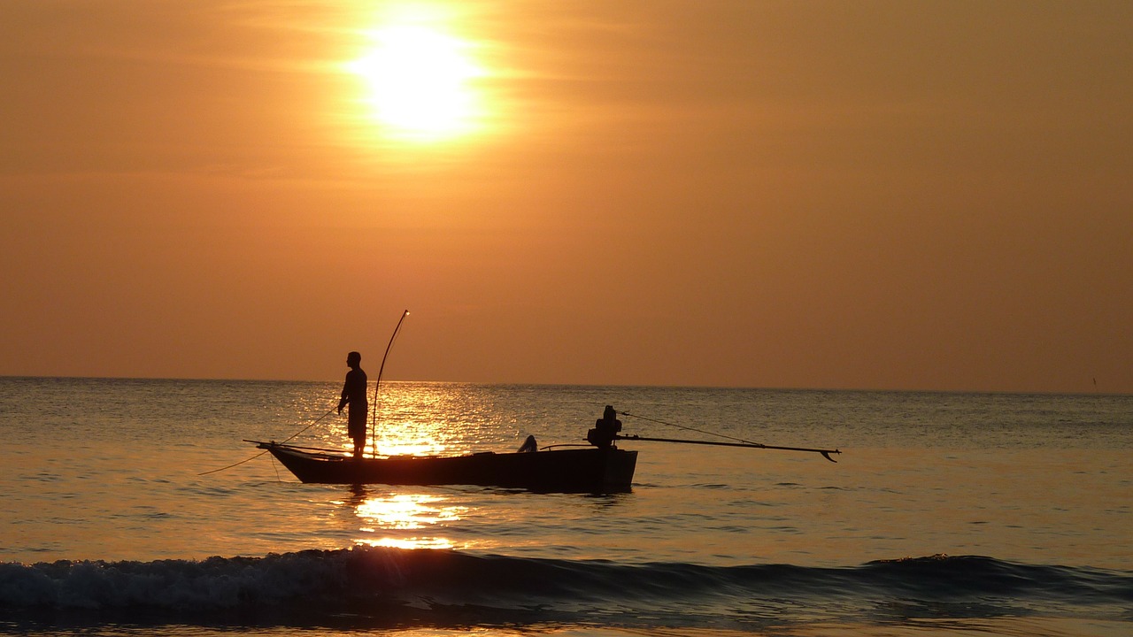 sunset fischer fishing at sunset free photo