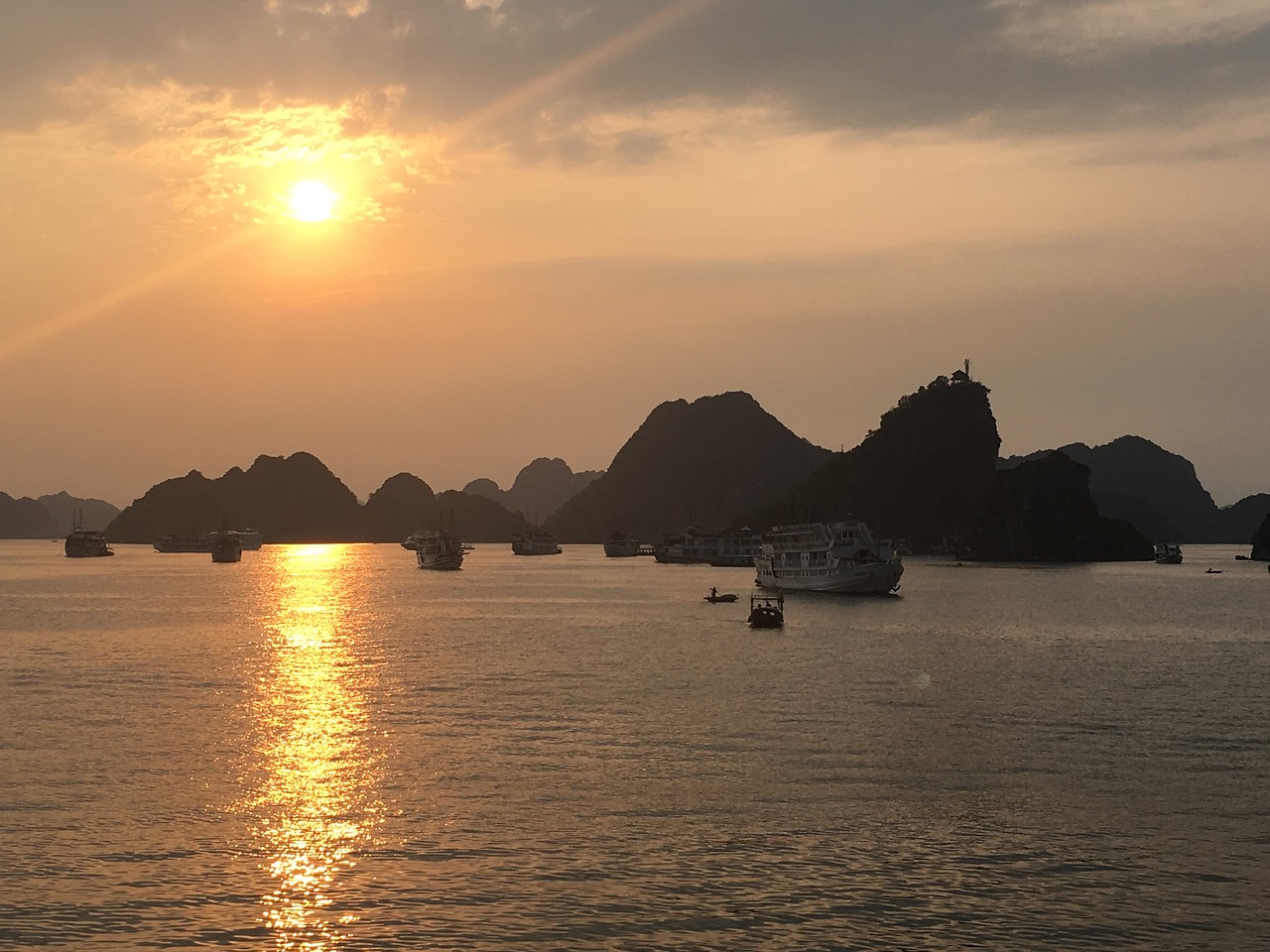 sunset sea halong bay free photo