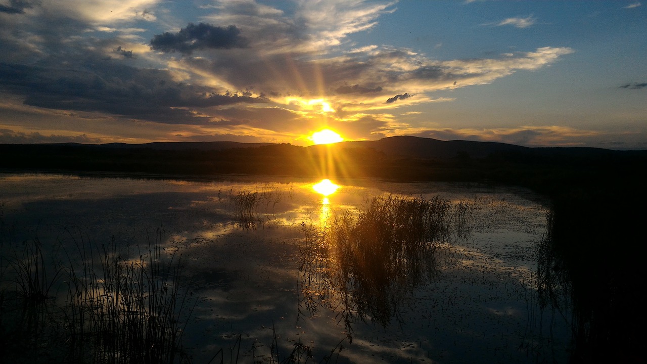 sunset gyulafirátót lake free photo