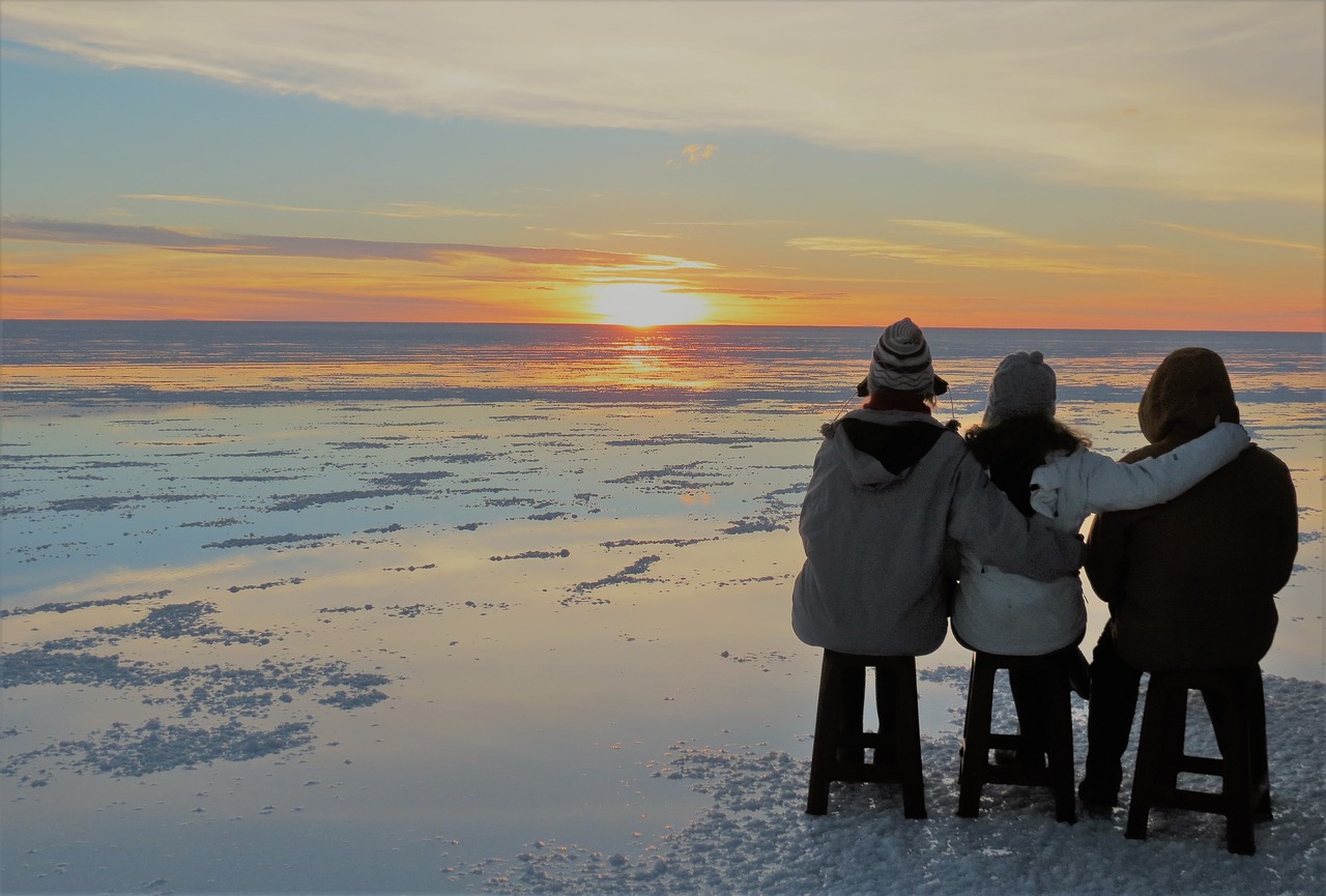 sunset salar uyuni family free photo