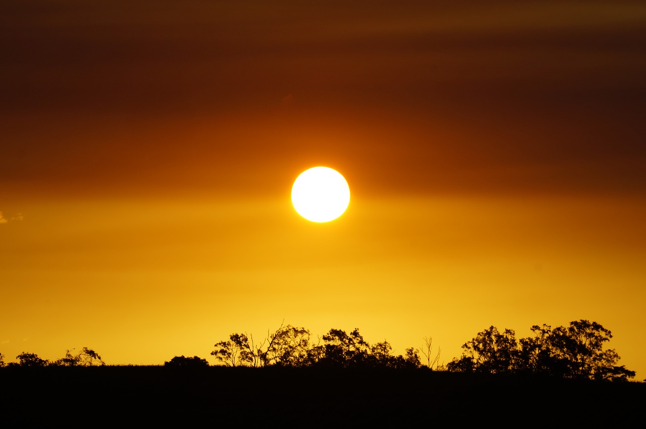 Бесплатное солнце. Восход солнца Лаос. Восход солнца модель. Dawn or Sunrise. Sun at Dawn.