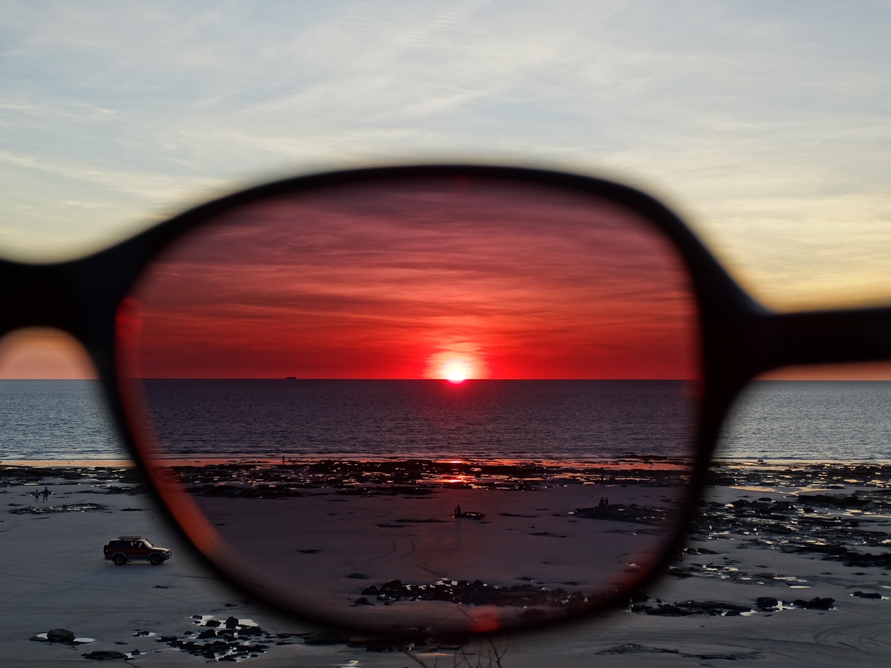 sunset  sunglasses  beach free photo